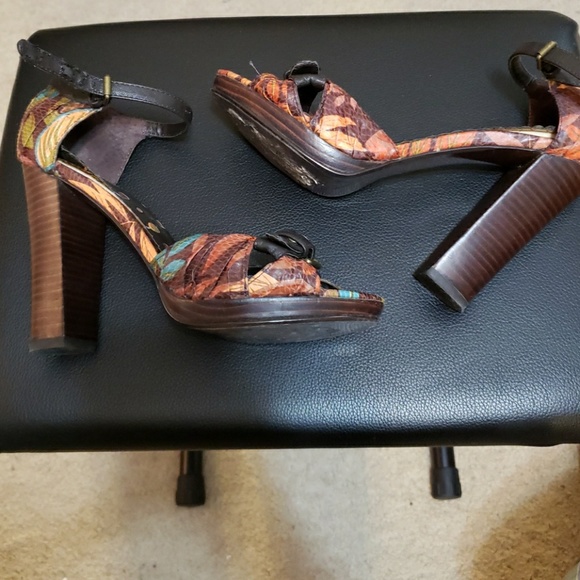 Shoes - Picture 2 of 4
